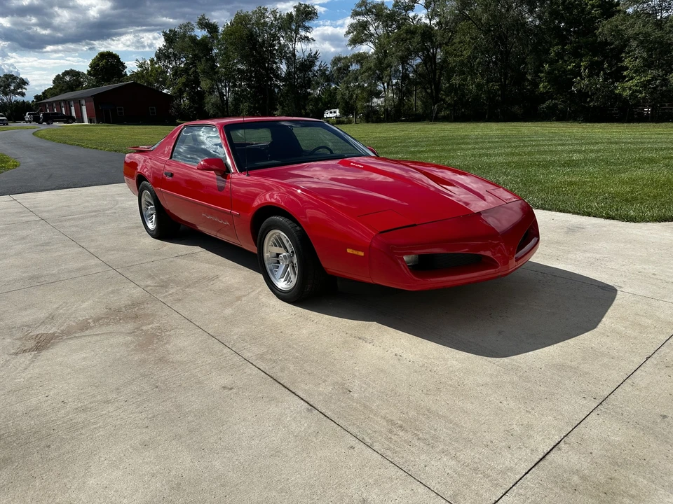 1991 Pontiac Firebird 3rd Gen - Image 10 of 31