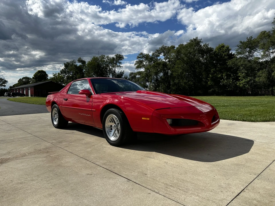 1991 Pontiac Firebird 3rd Gen - Image 9 of 31