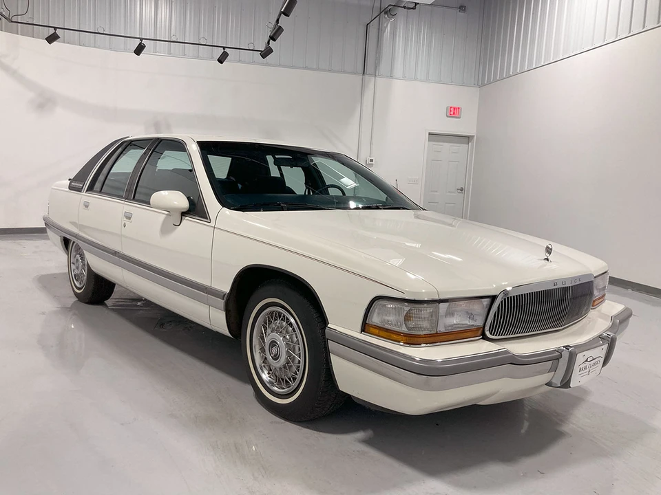 1992 Buick Roadmaster - Image 13 of 31