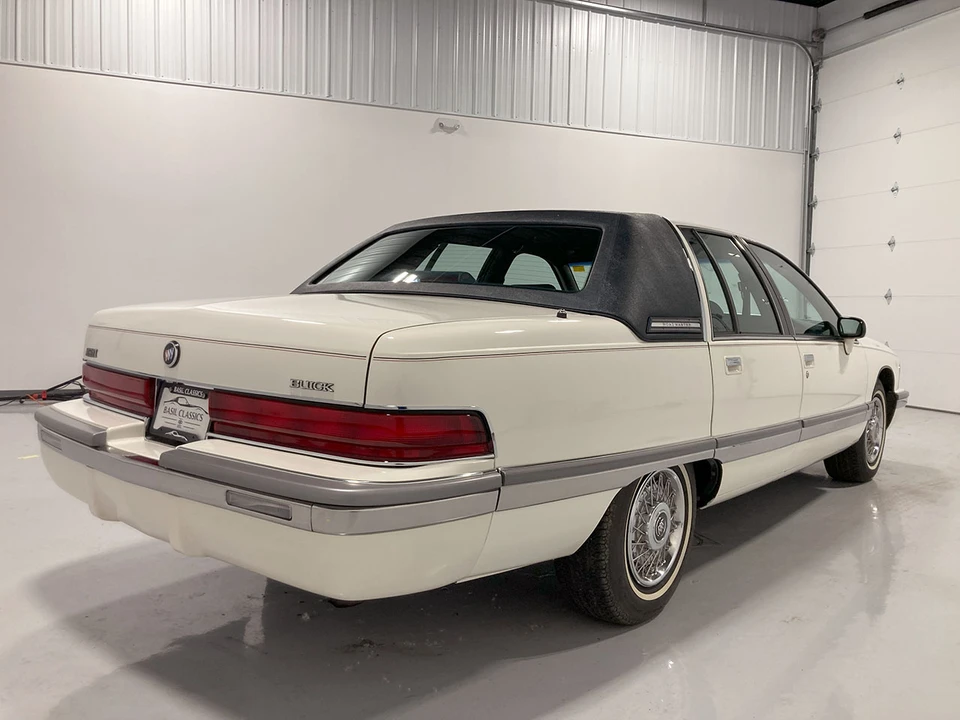1992 Buick Roadmaster - Image 10 of 31