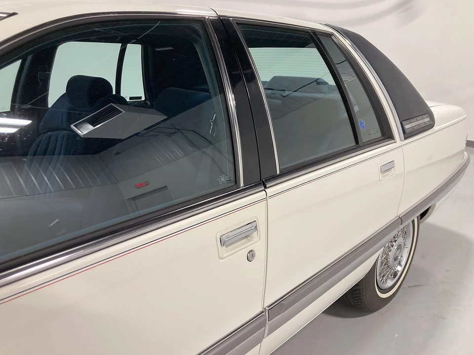 1992 Buick Roadmaster - Image 23 of 31