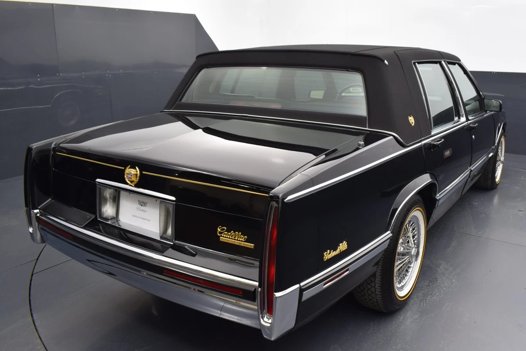 1992 Cadillac DeVille 7th Gen - Image 13 of 31