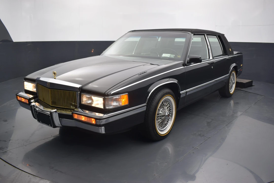 1992 Cadillac DeVille 7th Gen - Image 2 of 31