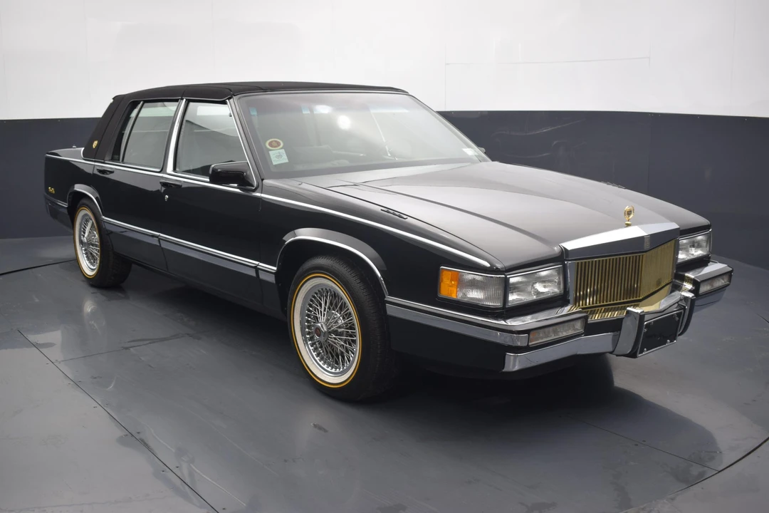 1992 Cadillac DeVille 7th Gen - Image 5 of 31