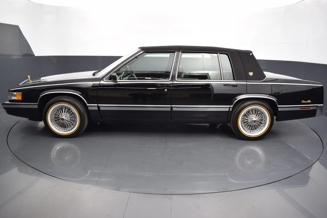 1992 Cadillac DeVille 7th Gen - Image 9 of 31