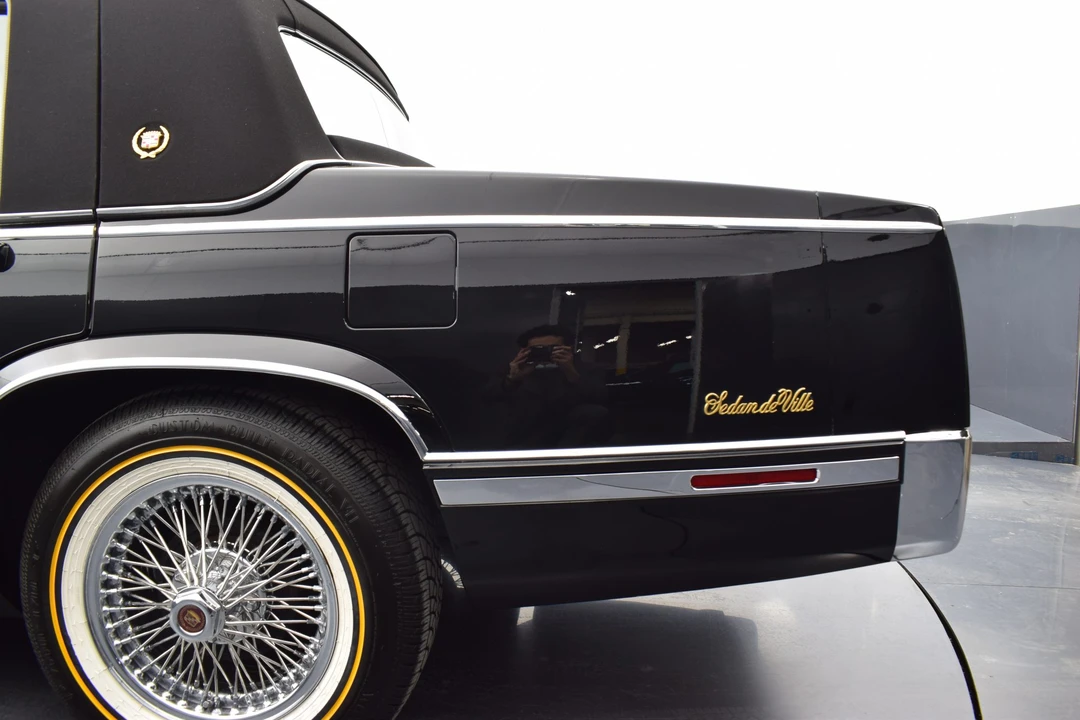 1992 Cadillac DeVille 7th Gen - Image 20 of 31