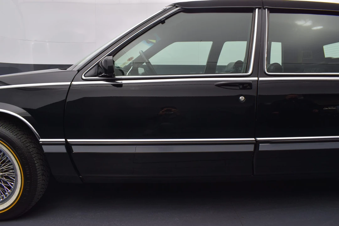 1992 Cadillac DeVille 7th Gen - Image 18 of 31