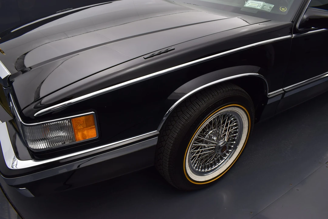 1992 Cadillac DeVille 7th Gen - Image 16 of 31