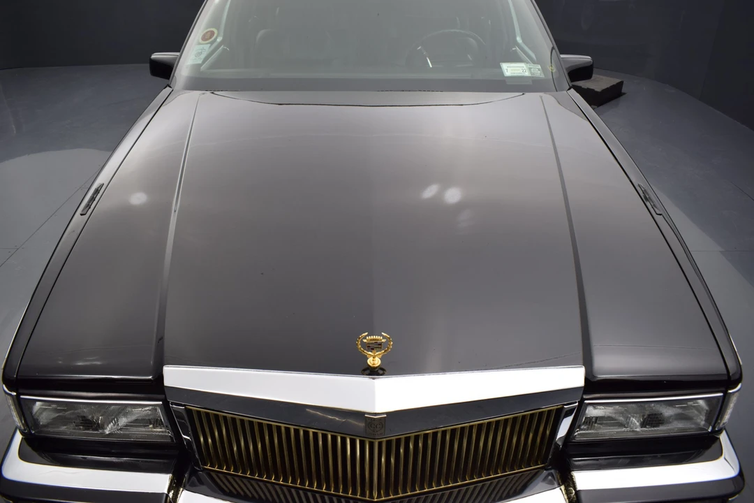 1992 Cadillac DeVille 7th Gen - Image 27 of 31