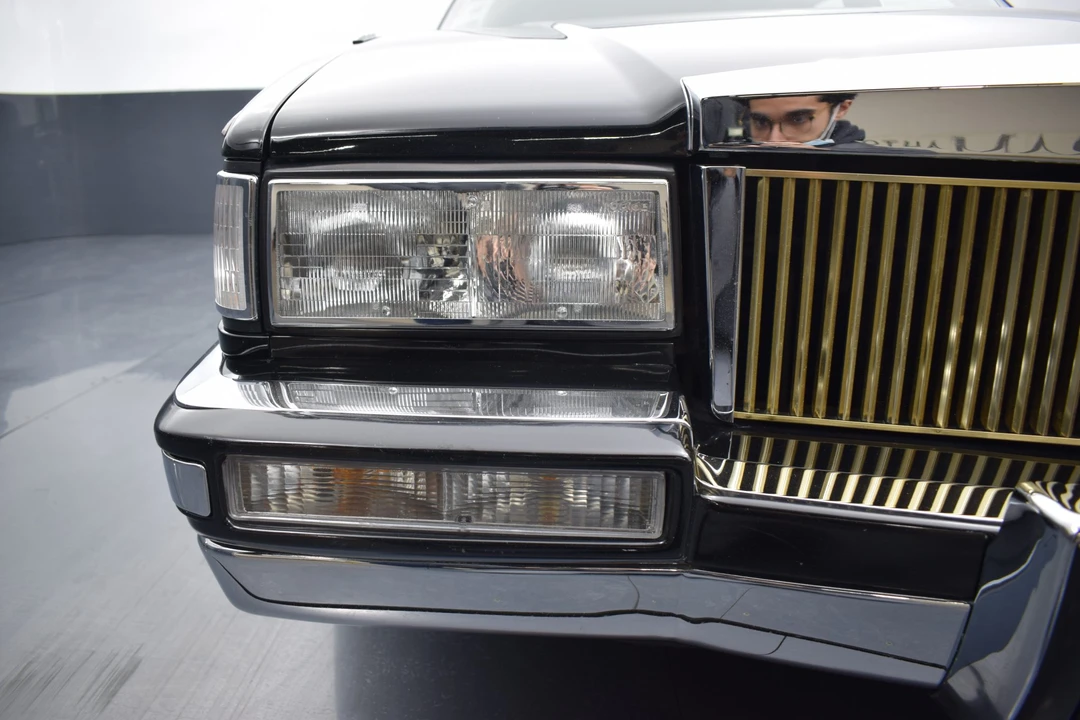 1992 Cadillac DeVille 7th Gen - Image 24 of 31