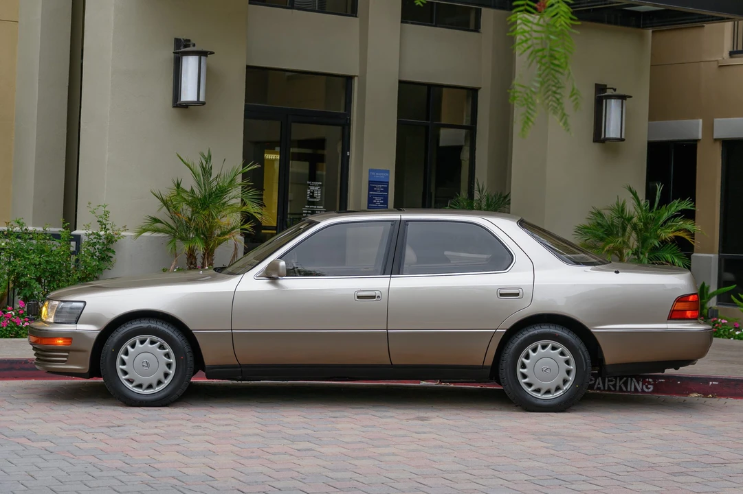 1992 Lexus LS 1st Gen - Image 19 of 31