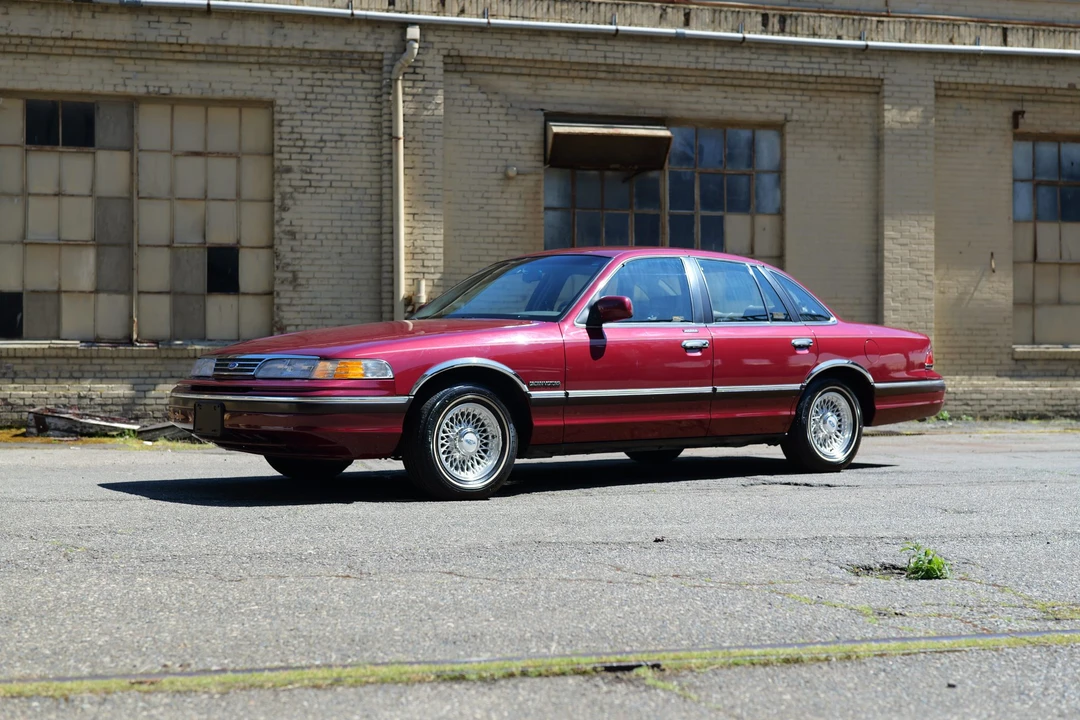 1993 Ford Crown Victoria - Image 5 of 31