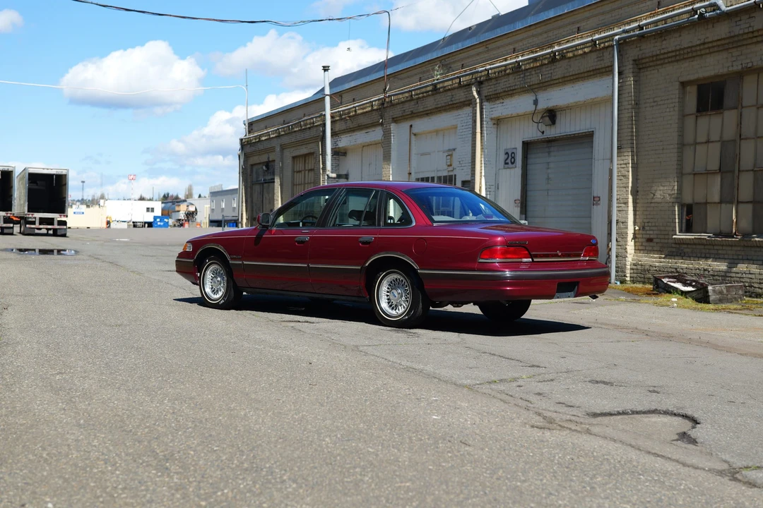 1993 Ford Crown Victoria - Image 30 of 31