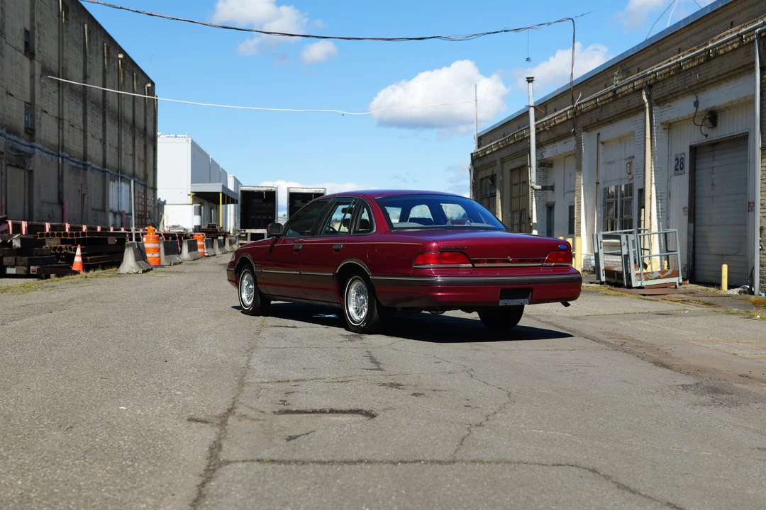 1993 Ford Crown Victoria - Image 28 of 31