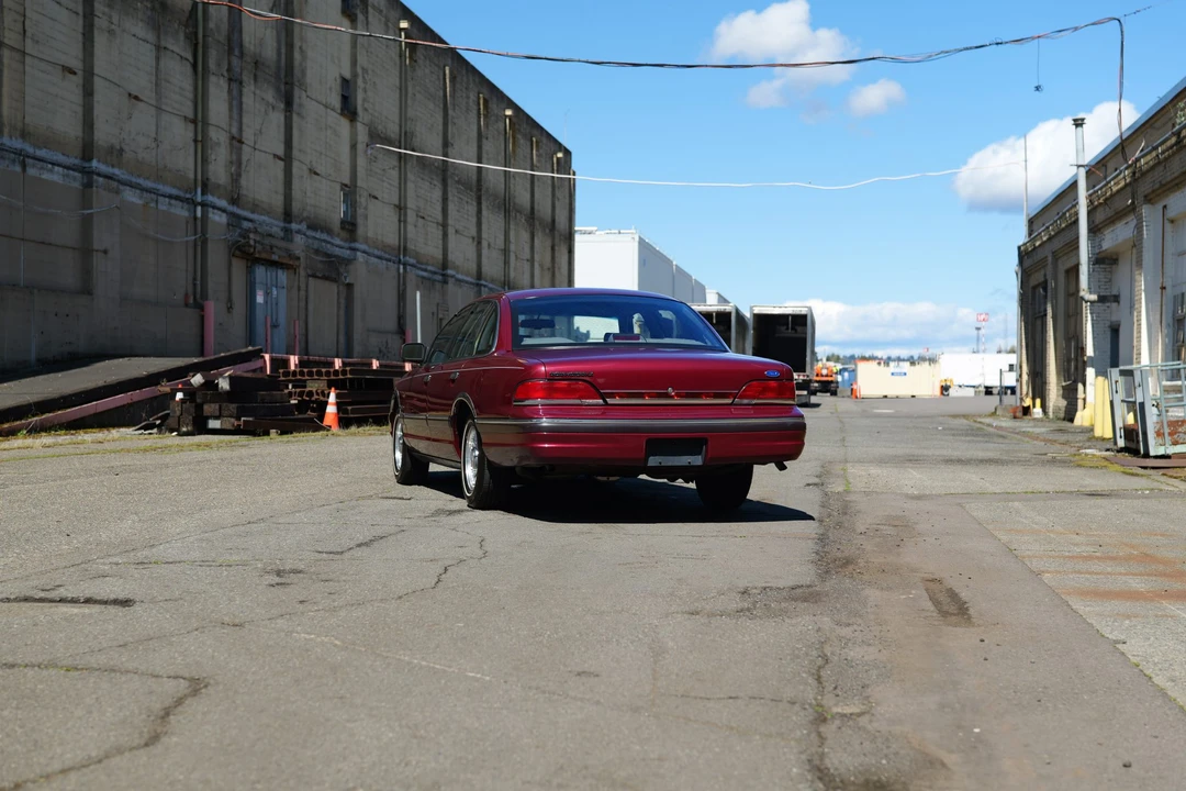 1993 Ford Crown Victoria - Image 26 of 31