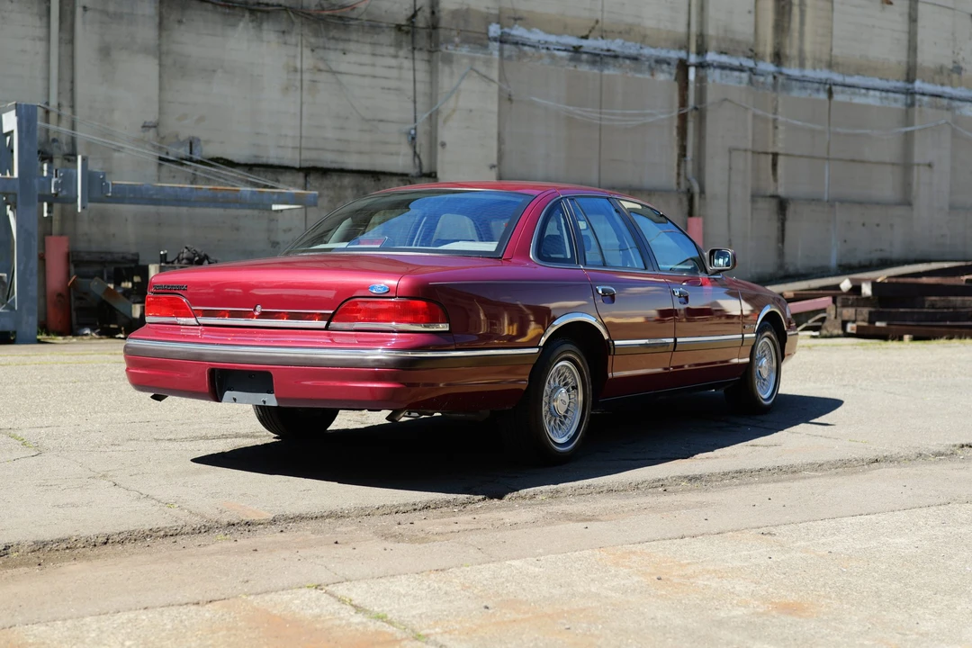 1993 Ford Crown Victoria - Image 22 of 31