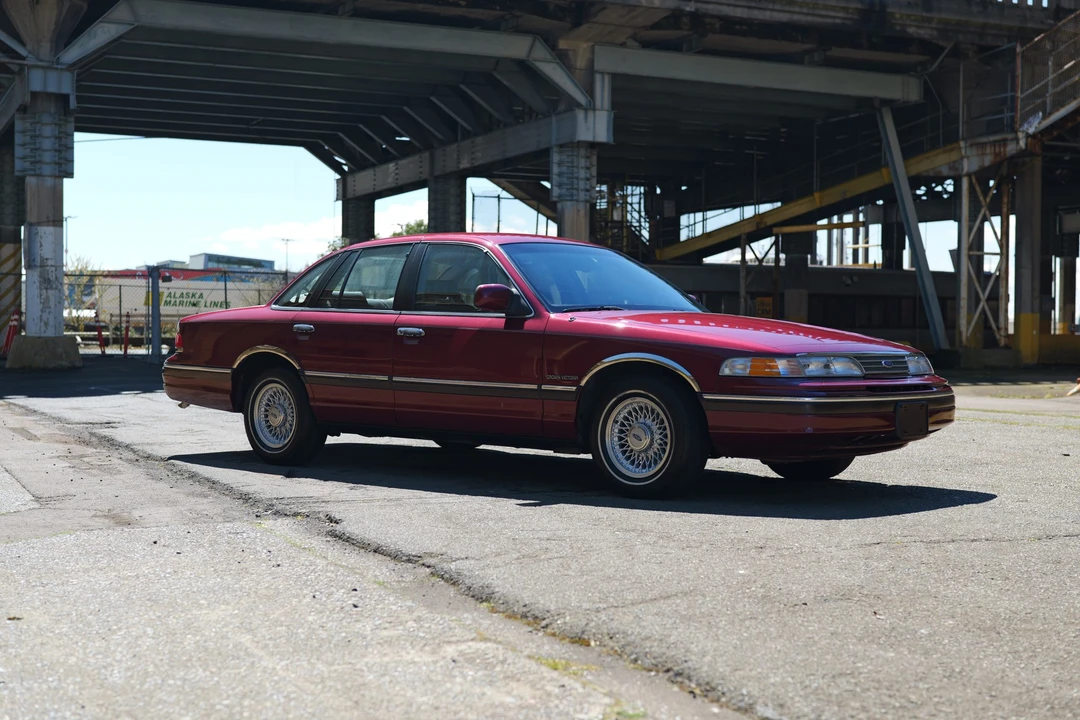 1993 Ford Crown Victoria - Image 16 of 31