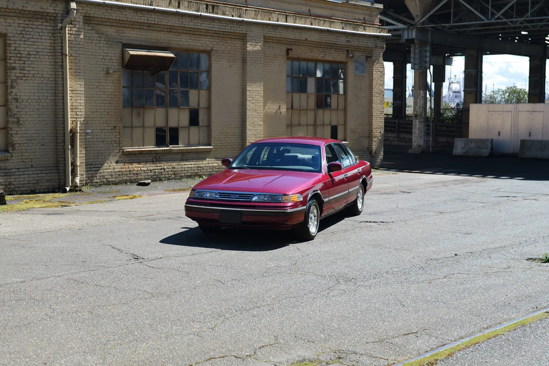 1993 Ford Crown Victoria - Image 9 of 31
