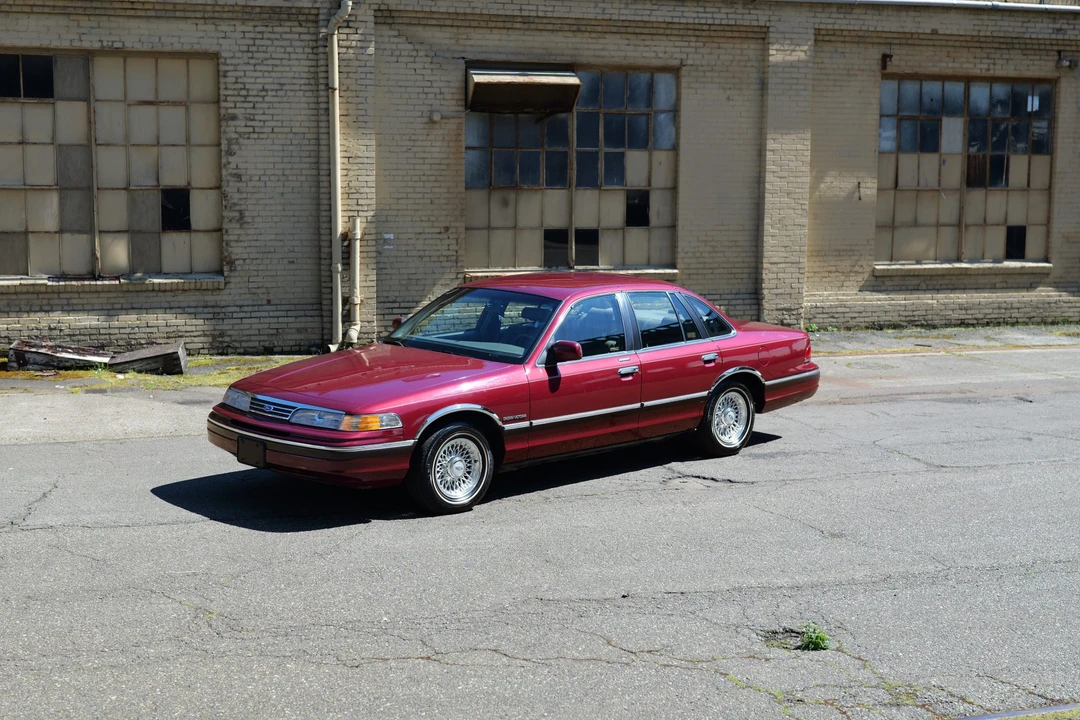 1993 Ford Crown Victoria - Image 8 of 31