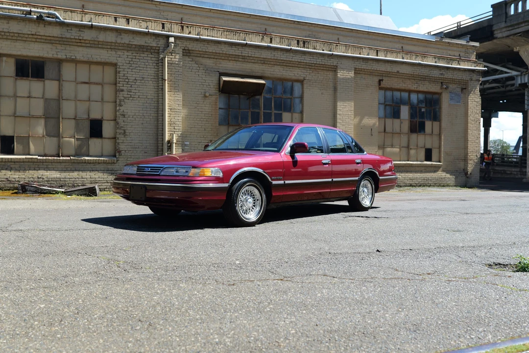 1993 Ford Crown Victoria - Image 6 of 31