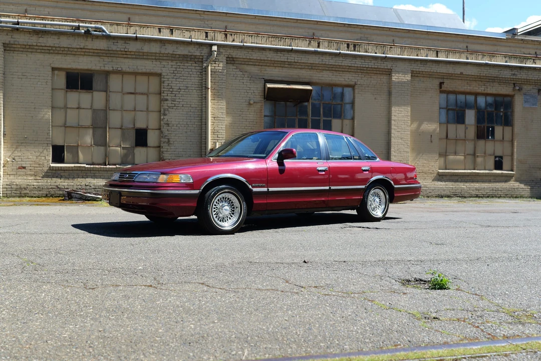 1993 Ford Crown Victoria - Image 4 of 31