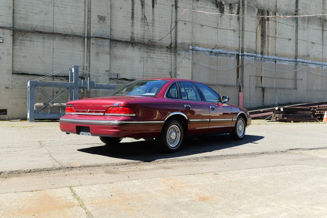 1993 Ford Crown Victoria - Image 21 of 31
