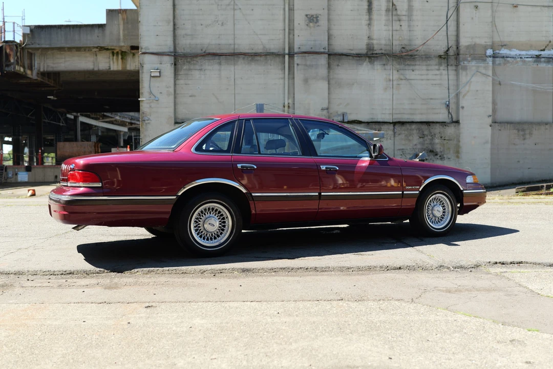 1993 Ford Crown Victoria - Image 20 of 31