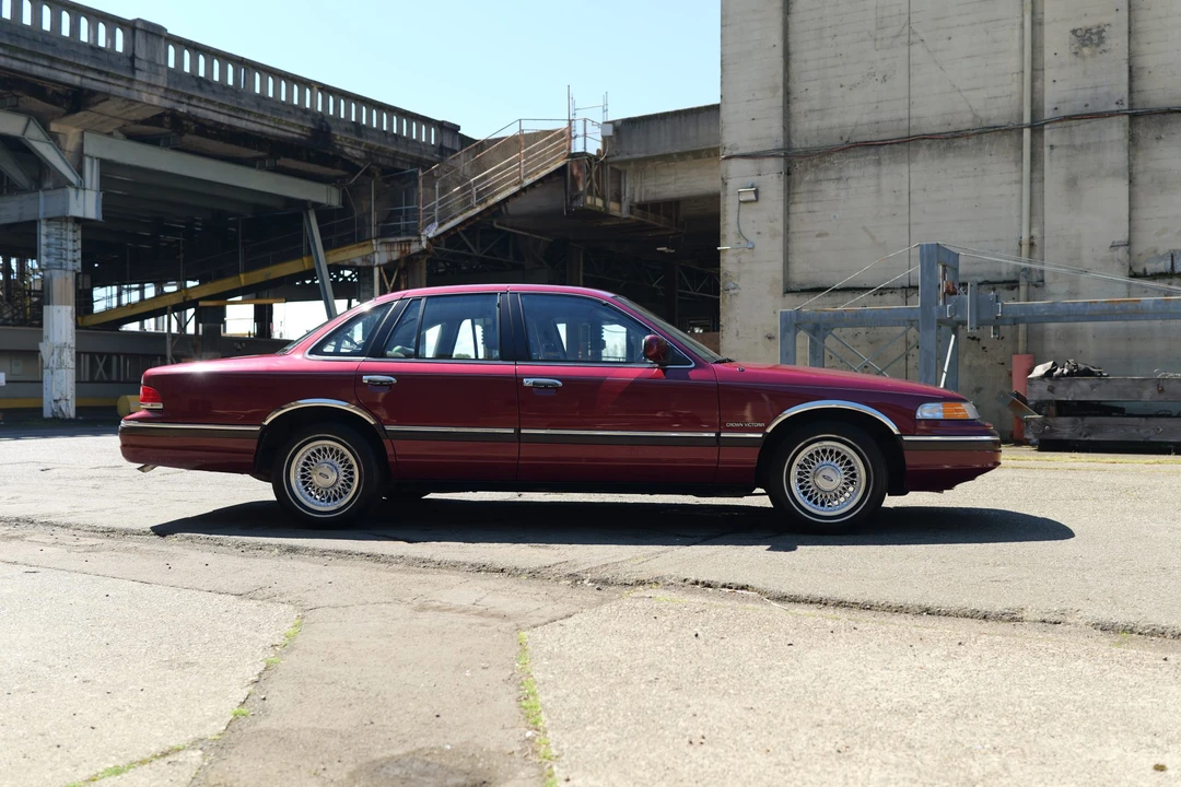 1993 Ford Crown Victoria - Image 17 of 31