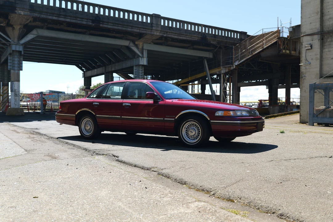 1993 Ford Crown Victoria - Image 15 of 31