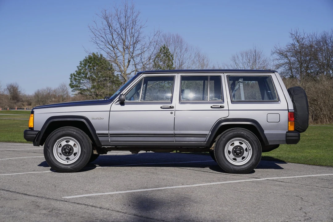 1994 Jeep XJ Cherokee - Image 13 of 31