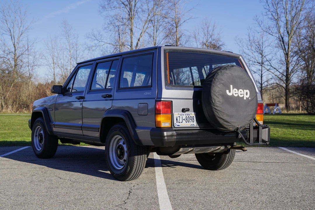 1994 Jeep XJ Cherokee - Image 15 of 31