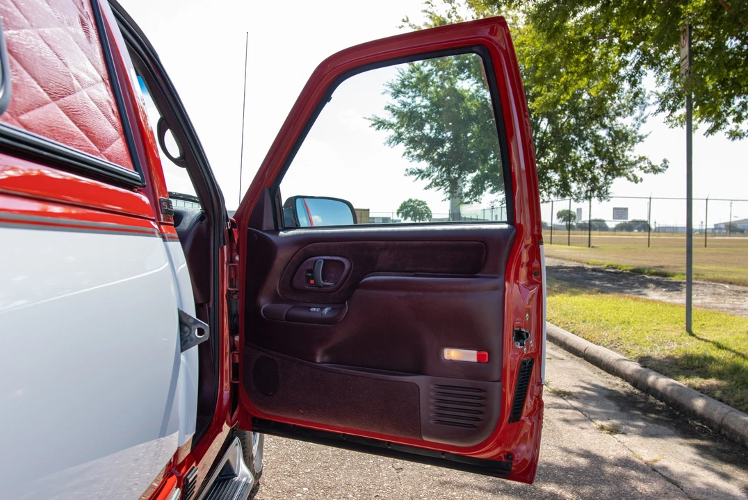 1995 GMC Sierra Heavy Duty 2nd Gen - Image 30 of 31