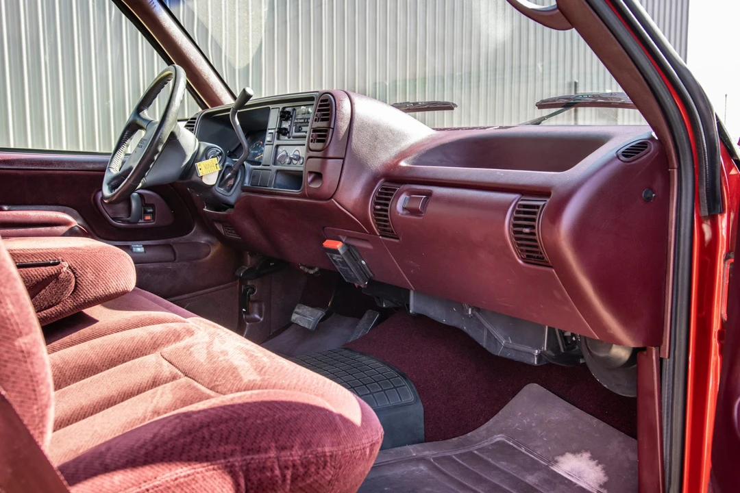 1995 GMC Sierra Heavy Duty 2nd Gen - Image 28 of 31