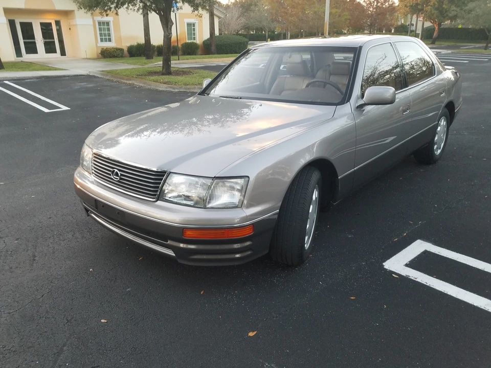 1997 Lexus LS 2nd Gen - Image 11 of 31