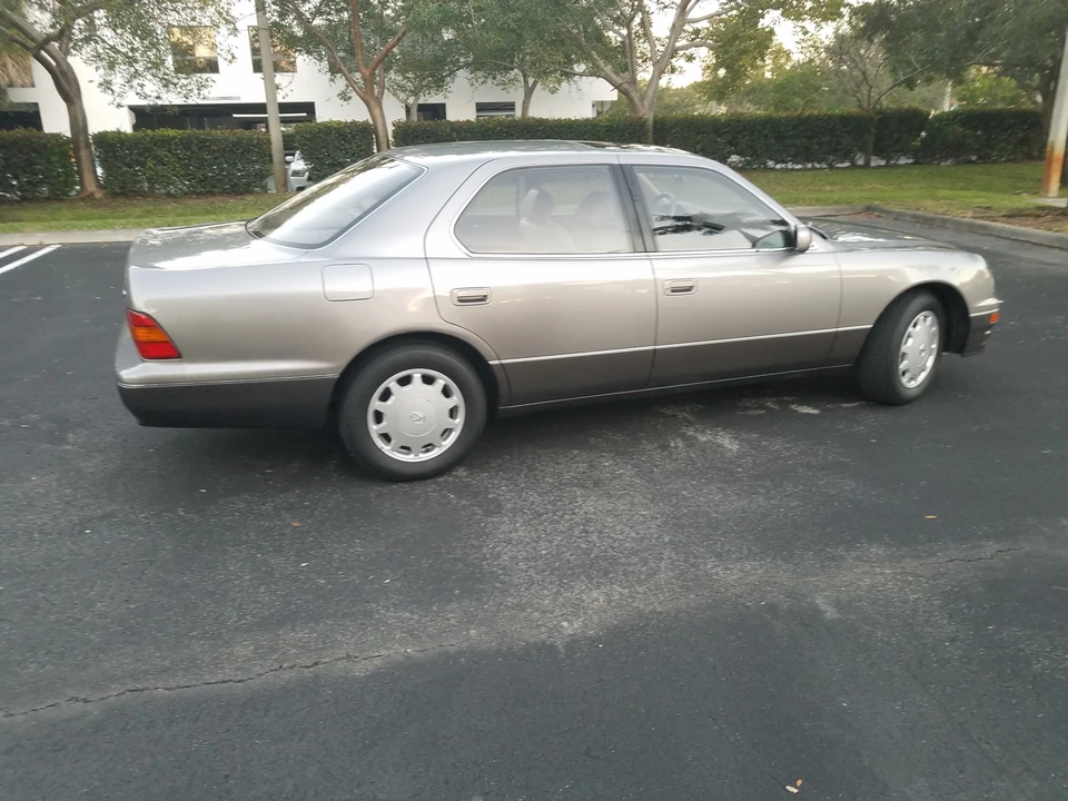 1997 Lexus LS 2nd Gen - Image 29 of 31
