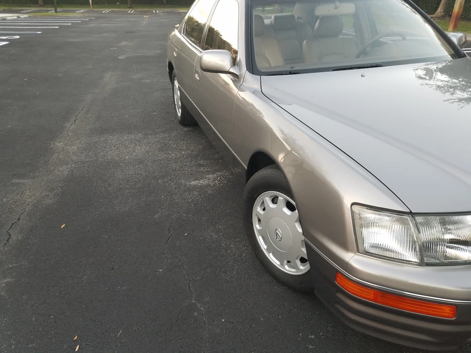 1997 Lexus LS 2nd Gen - Image 17 of 31