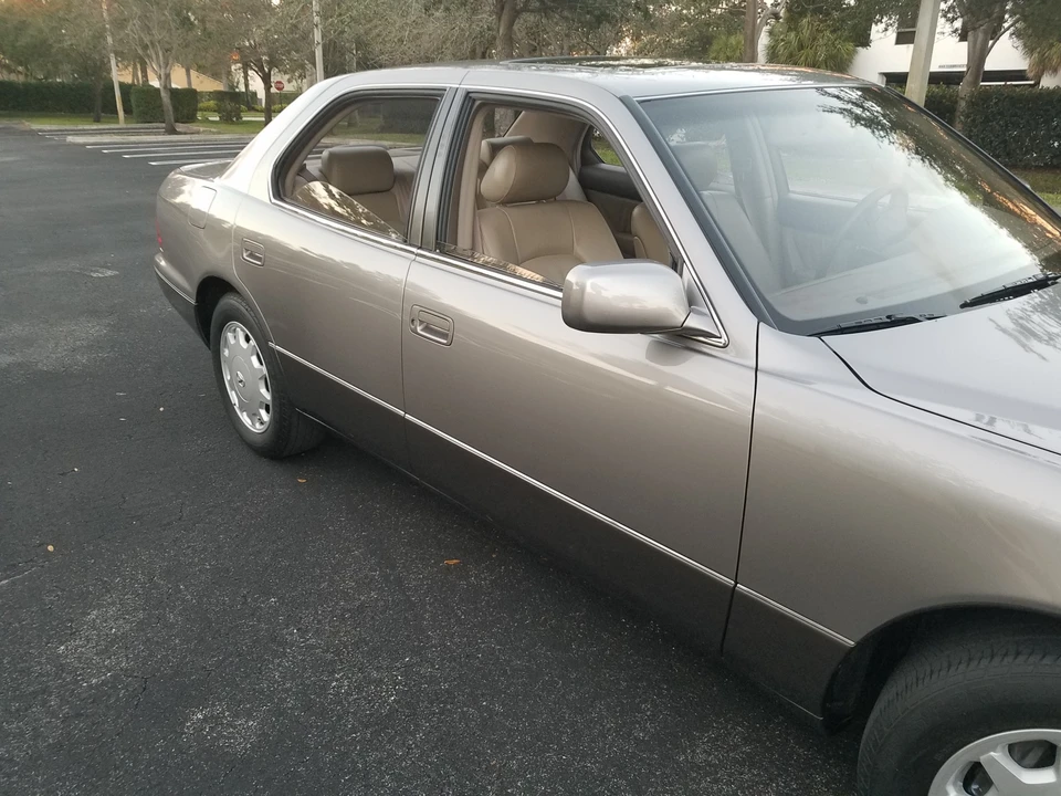 1997 Lexus LS 2nd Gen - Image 25 of 31