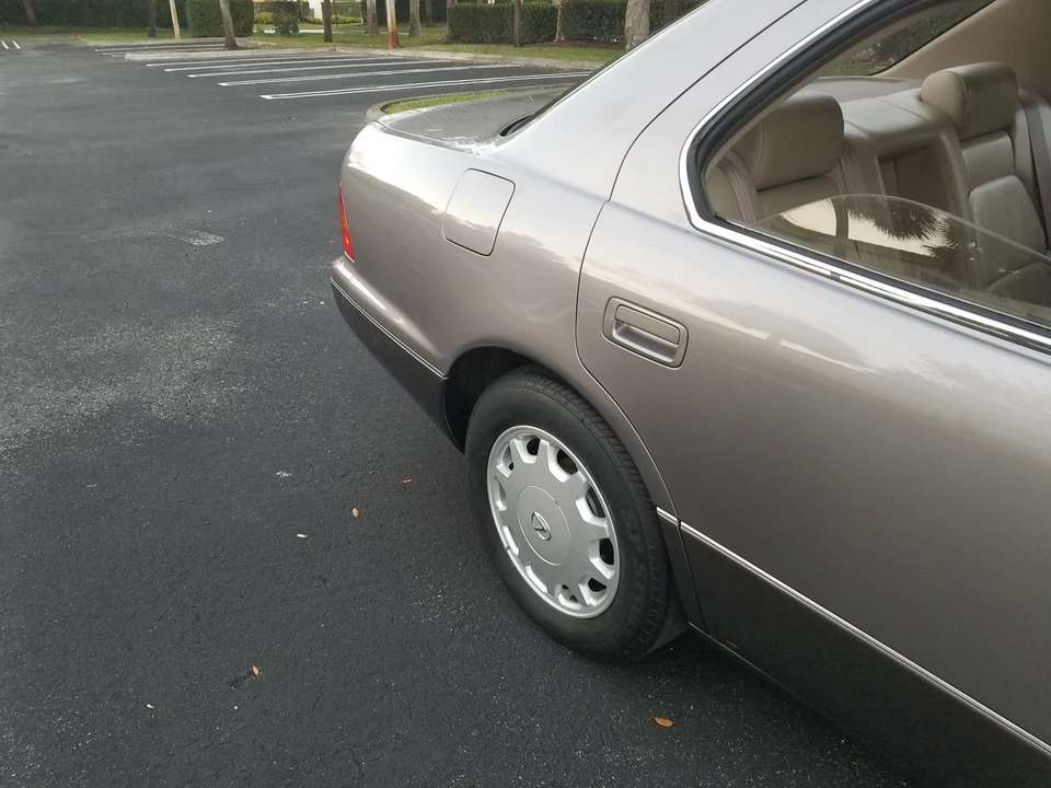 1997 Lexus LS 2nd Gen - Image 24 of 31