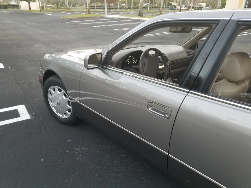 1997 Lexus LS 2nd Gen - Image 27 of 31