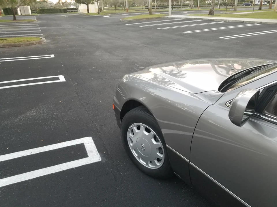 1997 Lexus LS 2nd Gen - Image 26 of 31