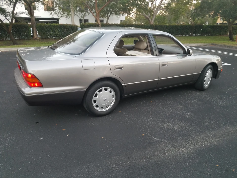 1997 Lexus LS 2nd Gen - Image 28 of 31