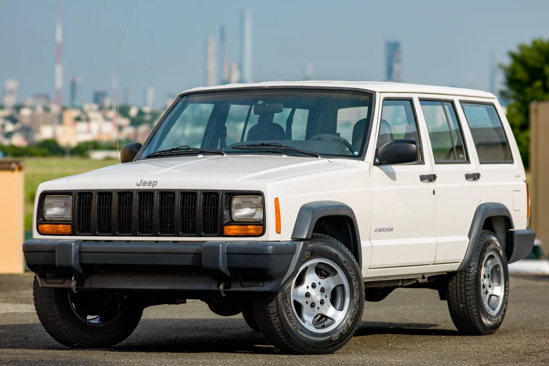 1999 Jeep XJ Cherokee - Image 2 of 31