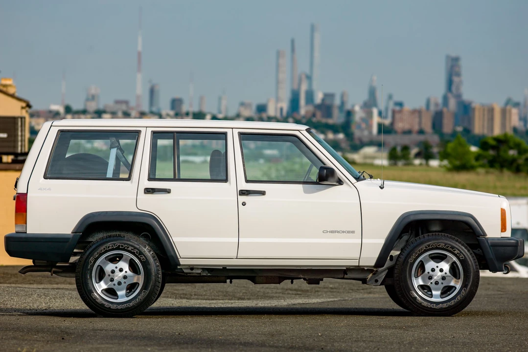 1999 Jeep XJ Cherokee - Image 10 of 31