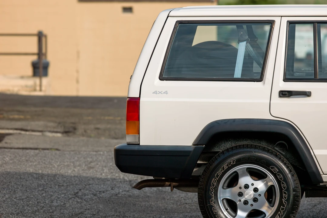 1999 Jeep XJ Cherokee - Image 20 of 31