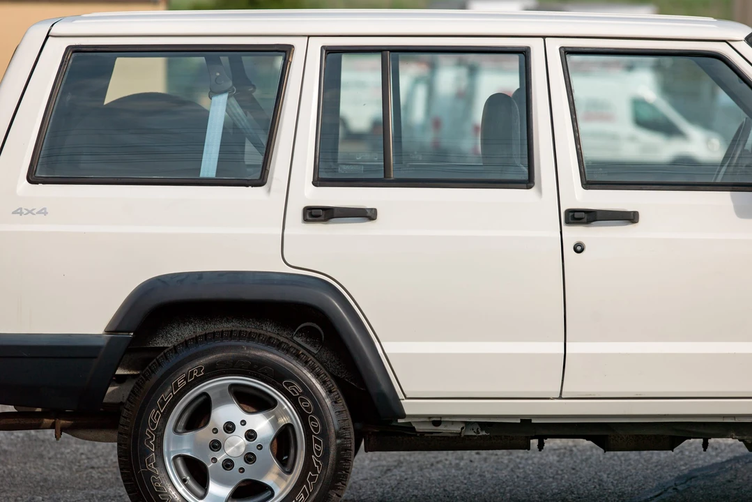 1999 Jeep XJ Cherokee - Image 21 of 31