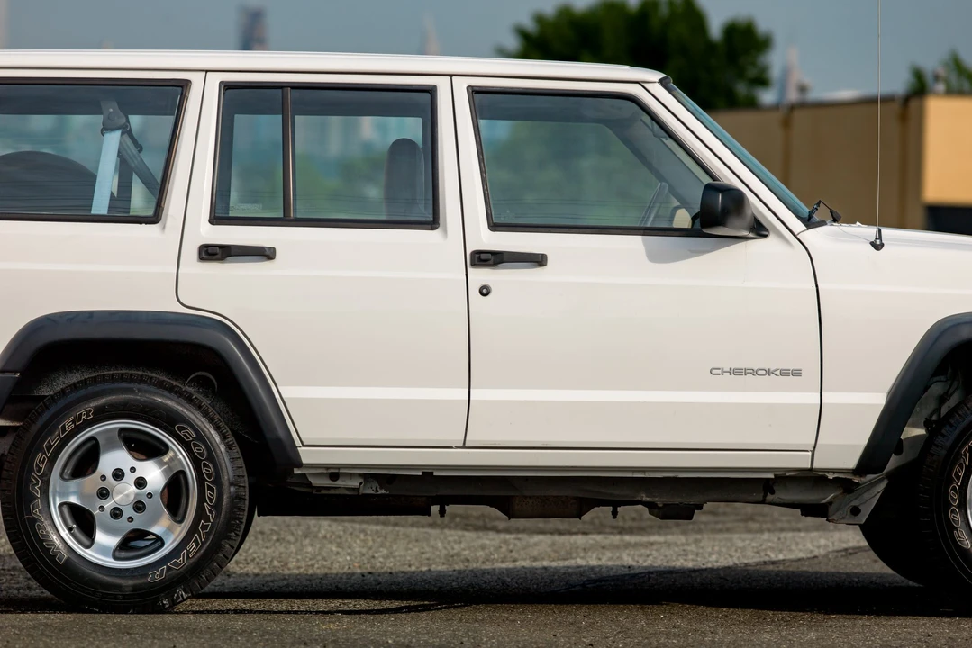 1999 Jeep XJ Cherokee - Image 24 of 31