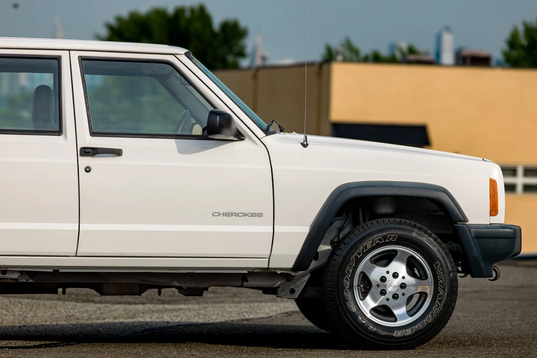 1999 Jeep XJ Cherokee - Image 25 of 31