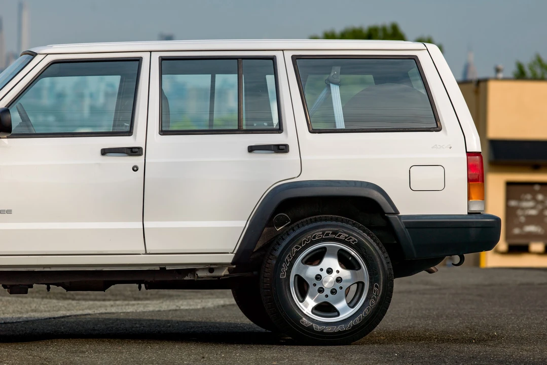1999 Jeep XJ Cherokee - Image 28 of 31