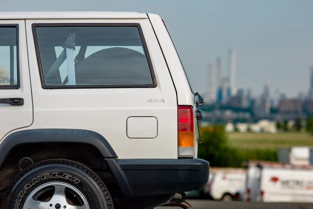 1999 Jeep XJ Cherokee - Image 30 of 31