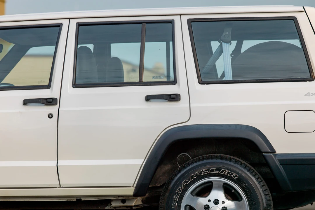 1999 Jeep XJ Cherokee - Image 29 of 31